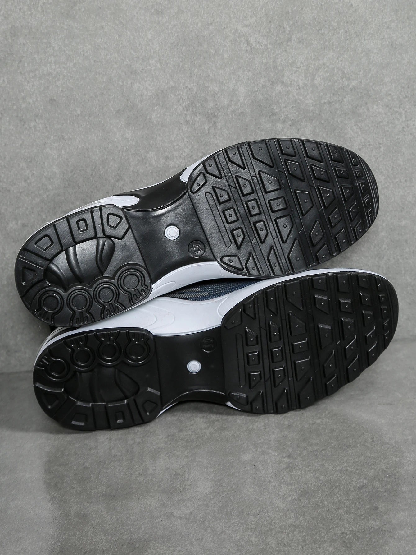 Stylish Men’s Casual Sneakers – Designer Look, Lightweight Everyday Shoes