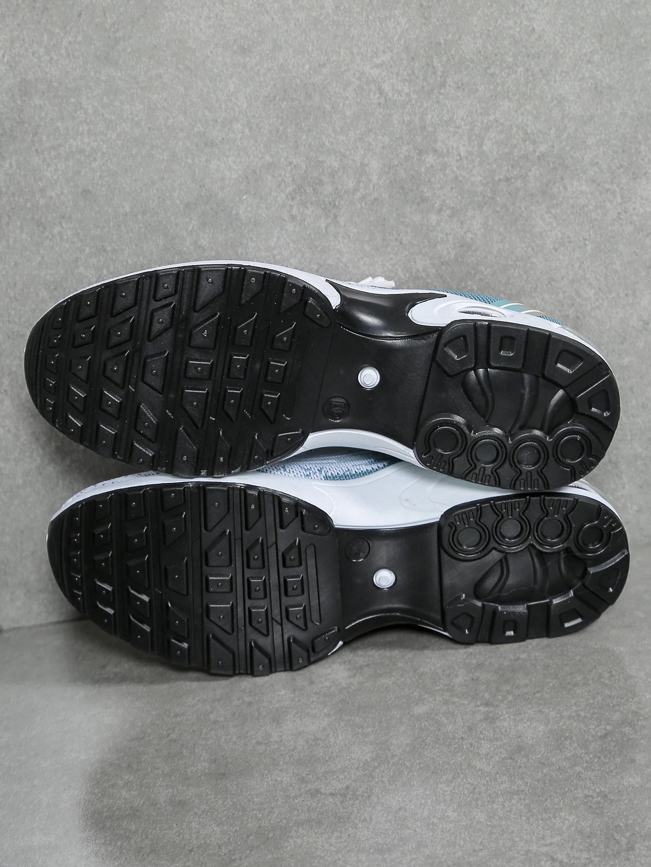 Stylish Men’s Casual Sneakers – Designer Look, Lightweight Everyday Shoes